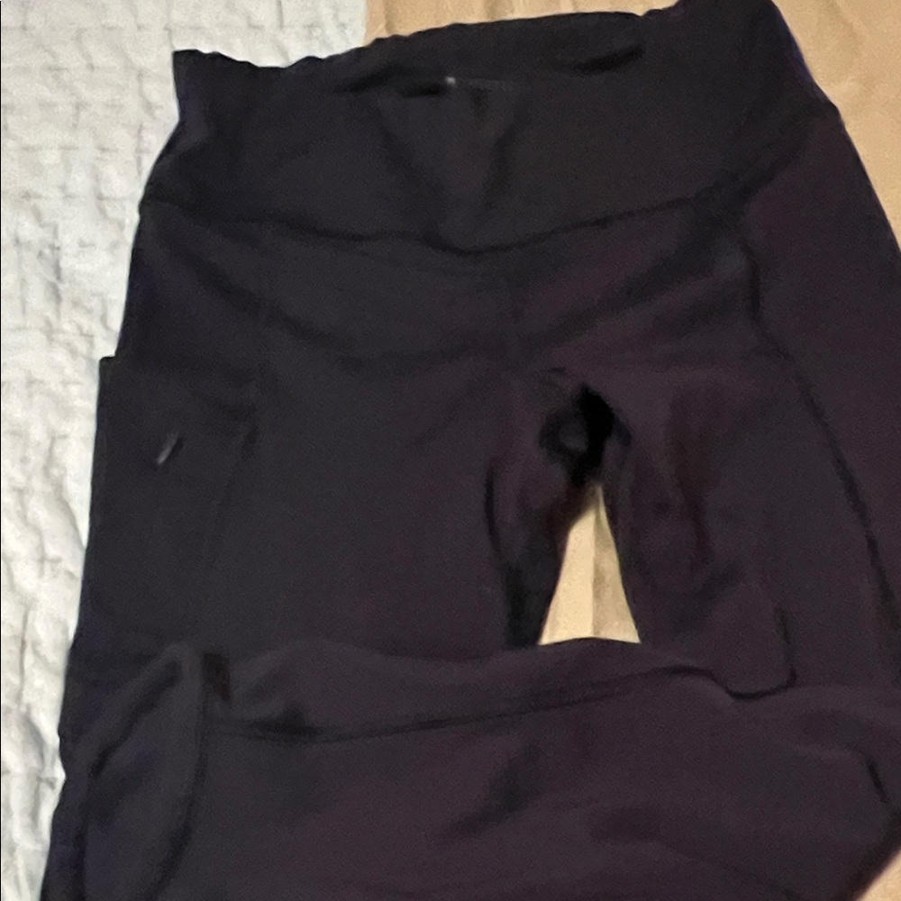 Athleta black  Leggings with Pockets. One with zipper